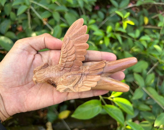 Kuripe “Flying Owl” Carved from single wooden block high quality carving sawo durable wood.