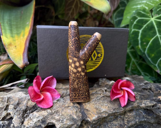 Standing Kuripe pipe ''Poleng'' wood burned ornament. Balinese Art Kuripe
