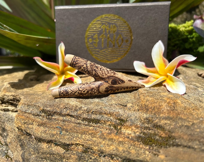 Kuripe Single Block with Balinese Garuda Burned ornament- crocodile wood