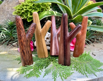 Kuripe pipe Standing style wood for your choice . Single block wooden kuripe. Personalisation available for this model.