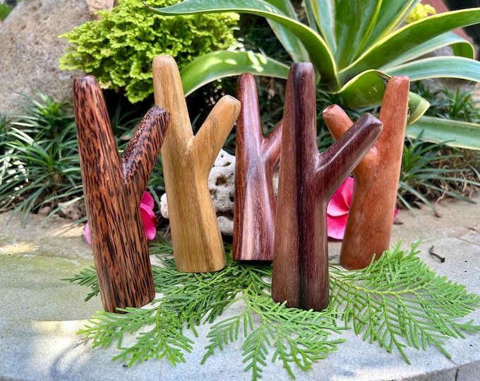 Kuripe pipe Standing style wood for your choice . Single block wooden kuripe. Personalisation available for this model.