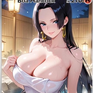Può includere: Carta collezionabile con il personaggio Boa Hancock. La carta presenta la scritta "Boa Hancock" in alto, con "HP210" e un simbolo di fuoco. L'illustrazione raffigura una donna con lunghi capelli neri, occhi blu e orecchini d'oro, avvolta in un asciugamano bianco.