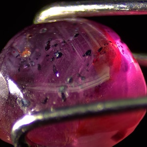 Hot Pink Sapphire Cabochon from Madagascar with Hexagonal Asterism , 1.05 Cts