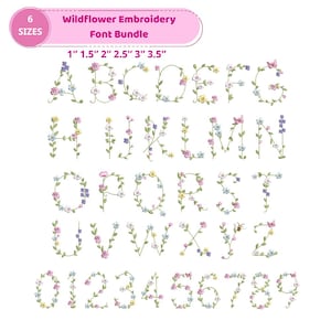 Könnte beinhalten: Das Wildflower Embroidery Font Bundle bietet ein komplettes Alphabet und eine Zahlenreihe, wobei jedes Zeichen mit zarten floralen Motiven verziert ist. Die Schriftgrößen reichen von 2,5 cm bis 8,9 cm. Farben: Rosa, Blau und Gelb.