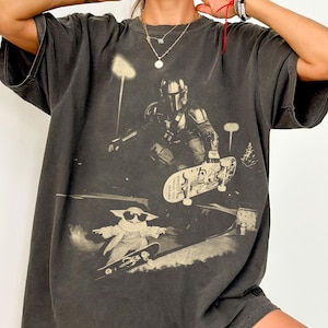 Koszulka do skateboardingu w stylu vintage z motywem Gwiezdnych Wojen, koszulka z nadrukiem Mando i Baby Yody, koszulka z grafiką Disney Meme, odzież hiphopowa, prezent z motywem Gwiezdnych Wojen zdjęcie 1