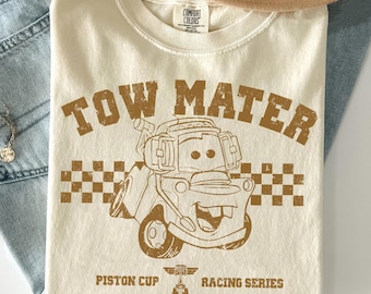 Tow Mater Comfort Farben Shirt, Disney Cars Shirt, Disney Pixar Shirt, Tow Mater Shirt, Cars Geburtstag Shirt, Disney Familien Reise 2026 Shirts