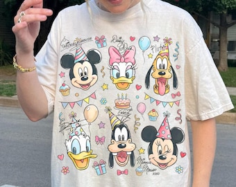Aquarell Mickey & Friends Signature Geburtstag Shirt, Disney Mickey Minnie Donald Pluto Geburtstagsgeschenk Geschenk T-Shirt, Disneyland Familienausflug