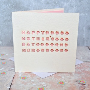 Tarjeta del Día de la Madre cortada con láser, tarjeta con flores para mamá
