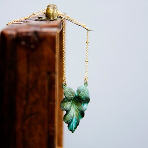 Collar con hoja y pátina verdosa - Joyería inspirada en la naturaleza - N310