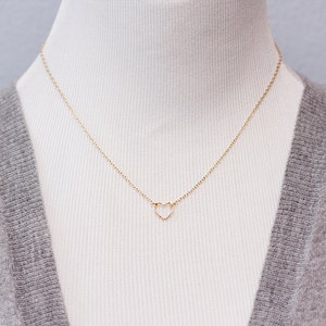 Tiny Heart Necklace Gold Filled Chain Gold Etched Heart Simple Necklace N094 imagen 4