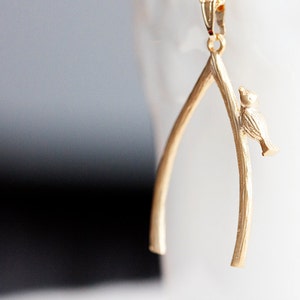 Bird on Wishbone Necklace Lucky Charm Make a Wish Bird Necklace Delicate Modern Simple Jewelry - N279