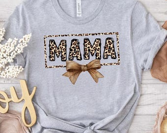 Camiseta de mamá con estampado de leopardo, camiseta de mamá con lazo, camiseta de mamá a la moda, camiseta de mamá con estampado de guepardo, camiseta de mamá neutra, regalo para mamá, camiseta de mamá con estilo