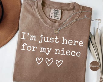 Camiseta Comfort Colors® "Solo estoy aquí por mi sobrina", camiseta divertida para tía, regalo genial para tía, camiseta para tía, regalo para tía, camiseta a juego para la familia