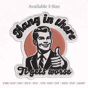 Può includere: Toppa ricamata con la scritta "Hang in there" sopra un uomo sorridente che fa il pollice in su, e la scritta "It gets worse" sotto. L'uomo indossa un abito nero con camicia bianca e cravatta, su un cerchio color pesca.