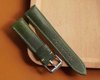 Handgjort grönt klockarmband i kohud – anpassningsbart vaxat läder
