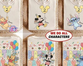 Camiseta personalizada con nombre, edad, cumpleaños de Mickey y amigos con globo, regalo de cumpleaños personalizado de Mickey, camiseta para viaje familiar a Disneyland