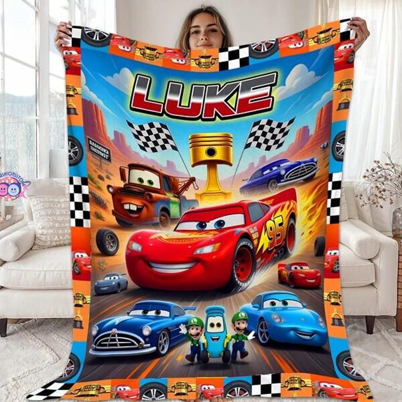 Couverture voitures personnalisées, jeté prénom personnalisé Lightning Mcqueen, cadeau voiture Pixar, cadeau d'anniversaire pour enfant, décoration de fan de Disneyland image 1