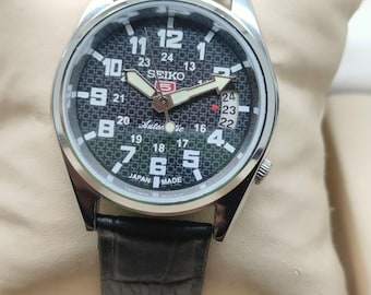 Vintage Seiko 5 Automatik Herren Armbanduhr Day & Date, schwarzes Zifferblatt mit Lederband