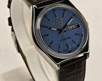 Vintage Seiko 5 Automatic men's wrist watch day&date, blue Dial With leather Band