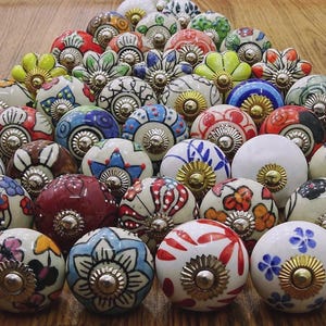 Pomelli in ceramica con mandala indiani, maniglie per mobili dipinte a mano, eleganti maniglie per mobili, maniglie floreali per cassettiere, accessori per cucina in stile boho.