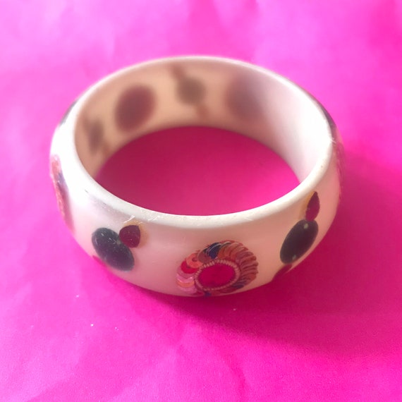 Vintage 90s Resin Plastic hippy bracelet bangle