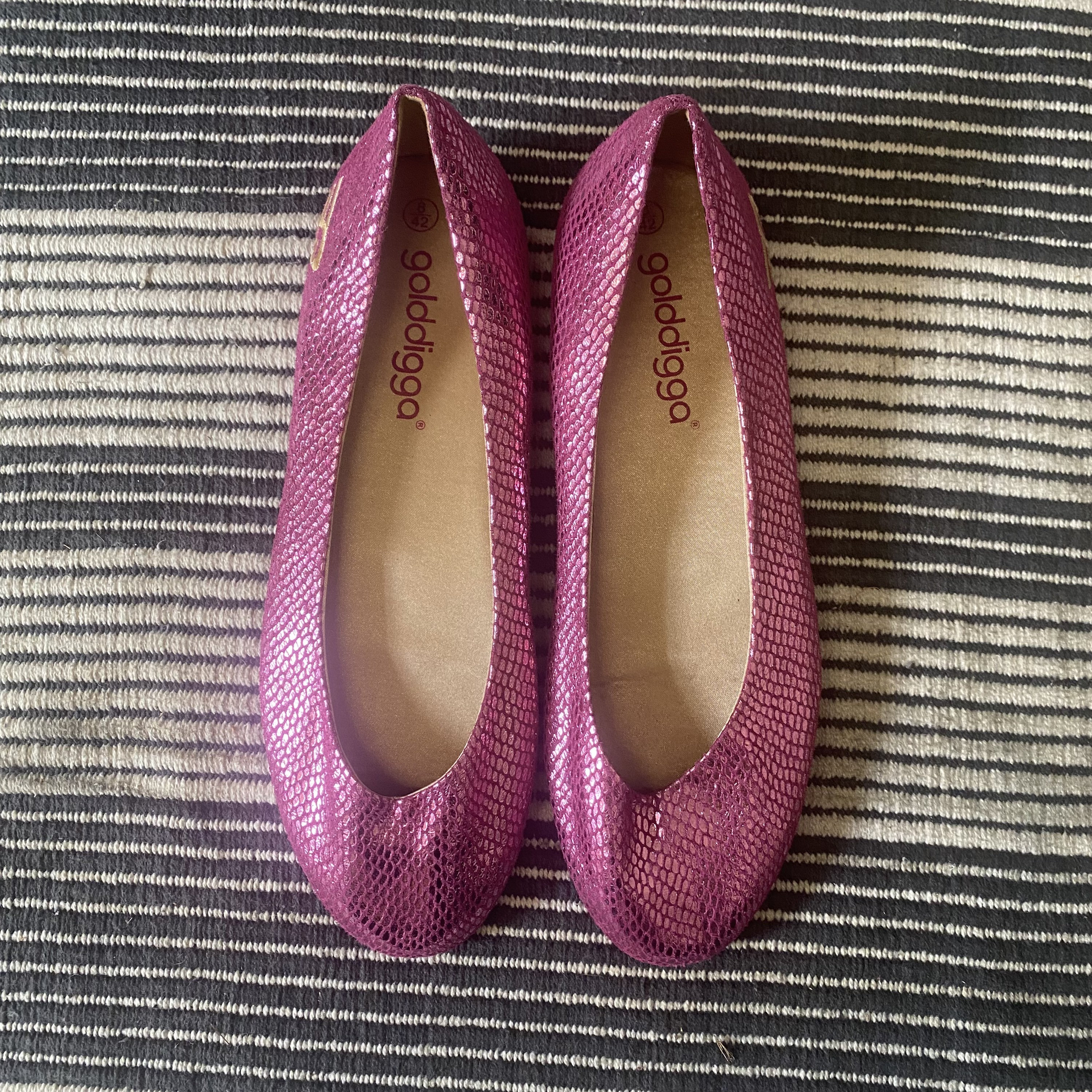 Ladies pink shop flat shoes uk
