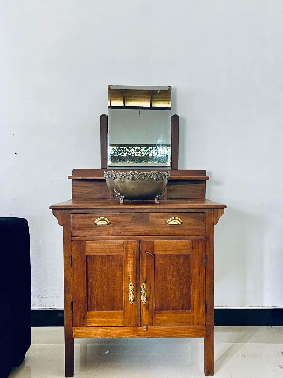 Antique Dressing Table – Elegant Vintage Vanity Table With Timeless ...