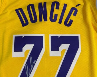 Luka Doncic PSA / DNA signierte und signiertes Los Angeles Lakers Jersey nba COA