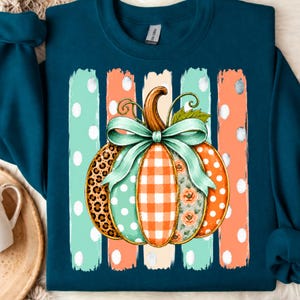 Calabaza de retazos PNG, diseño de sublimación floral de cuadros de leopardo, imágenes prediseñadas de otoño estilo preppy, linda camiseta de otoño PNG