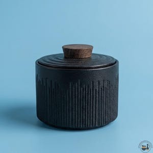 Bote de té de cerámica negra con tapa de pomo de madera, tarro de té de viaje de gres acanalado, contenedor portátil para almacenar té de hojas sueltas, regalo zen