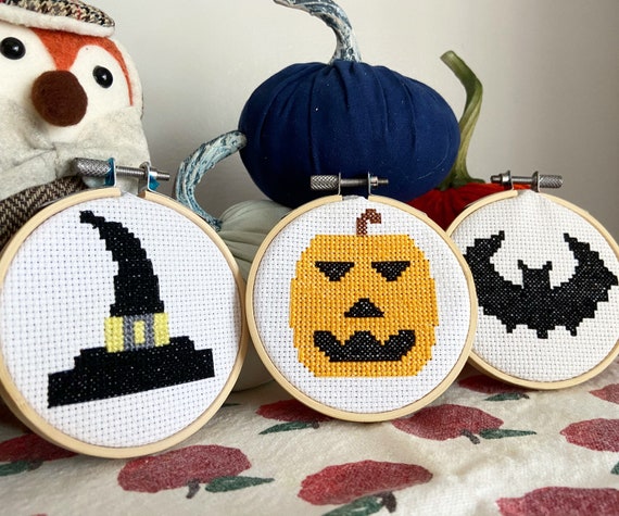 Halloween Cross Stitch Kit. Pumpkin Cross Stitch Kit. Jack O'lantern Beginner  Cross Stitch Kits. Funny Halloween Cross Stitch Kit. Gift. 