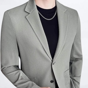 Lightweight Casual Blazer | Summer Suit Jacket | Modern Smart Outfit | Versatile Streetwear Style

summer suit jacket with clean tailoring and button closure