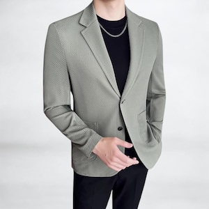 Lightweight Casual Blazer | Summer Suit Jacket | Modern Smart Outfit | Versatile Streetwear Style

summer suit jacket with clean tailoring and button closure