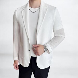 Lightweight Casual Blazer | Summer Suit Jacket | Modern Smart Outfit | Versatile Streetwear Style

summer suit jacket with clean tailoring and button closure