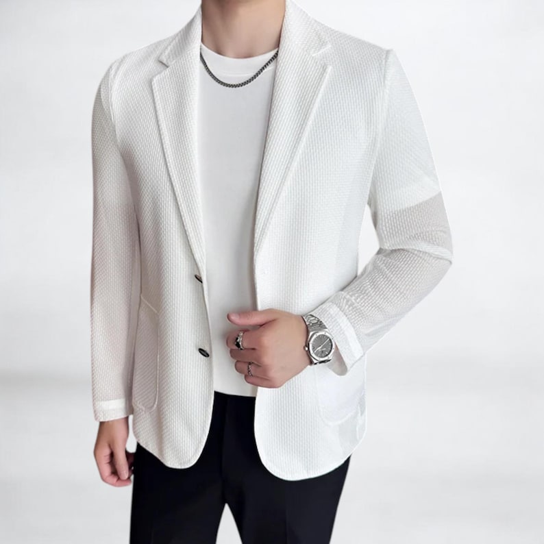 Lightweight Casual Blazer | Summer Suit Jacket | Modern Smart Outfit | Versatile Streetwear Style

summer suit jacket with clean tailoring and button closure