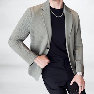 Lightweight Casual Blazer | Summer Suit Jacket | Modern Smart Outfit | Versatile Streetwear Style

summer suit jacket with clean tailoring and button closure