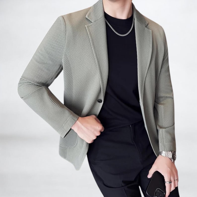 Lightweight Casual Blazer | Summer Suit Jacket | Modern Smart Outfit | Versatile Streetwear Style

summer suit jacket with clean tailoring and button closure
