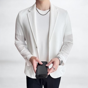 Lightweight Casual Blazer | Summer Suit Jacket | Modern Smart Outfit | Versatile Streetwear Style

summer suit jacket with clean tailoring and button closure