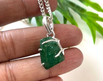 Emerald Raw Pendant, Rough Emerald Pendant, Raw Healing Crystal Stone Jewellery, Silver Pendant, Raw Stone Charm Pendant Necklace
