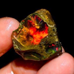 AAA+Multi Fire Opal Oil Rough, 28.25 Carat-Genuine Opal Raw Rough Crystal Specimen-Opal Untreated Gemstone, 21X20X15 MM-Welo Opal Gemstone