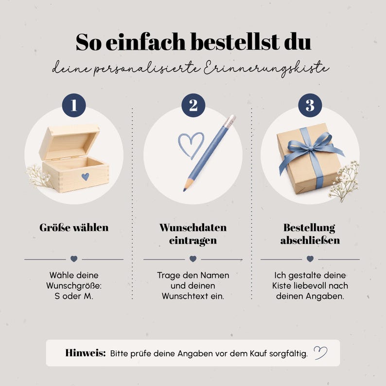 Peut inclure: Infographie en trois &eacute;tapes pour commander une bo&icirc;te &agrave; souvenirs personnalis&eacute;e. Elle pr&eacute;sente une bo&icirc;te en bois ouverte, un crayon dessinant un c&oelig;ur et un cadeau emball&eacute;. Le texte est en allemand.
