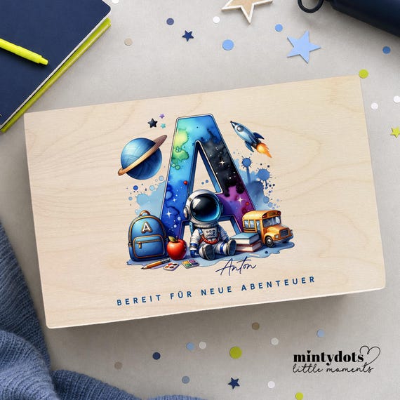 Personalisierte Erinnerungskiste Weltraum zur Einschulung – Holzbox mit Initiale & Name – Geschenk Schulanfang Junge