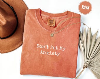 Comfort Colors® Don't Pet My Anxiety T-shirt, rolig övertänkande T-shirt, introvert gåva, emotionell humor T-shirt för kvinnor, sarkastisk topp