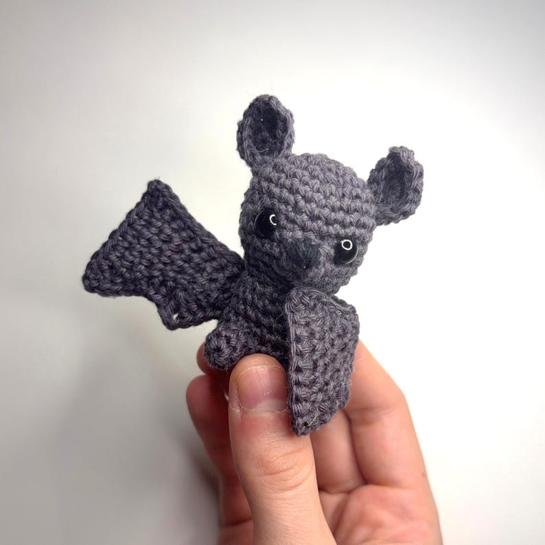 Litet virkmönster för fladdermus | Halloween Amigurumi PDF | Posebara vingar bild 5