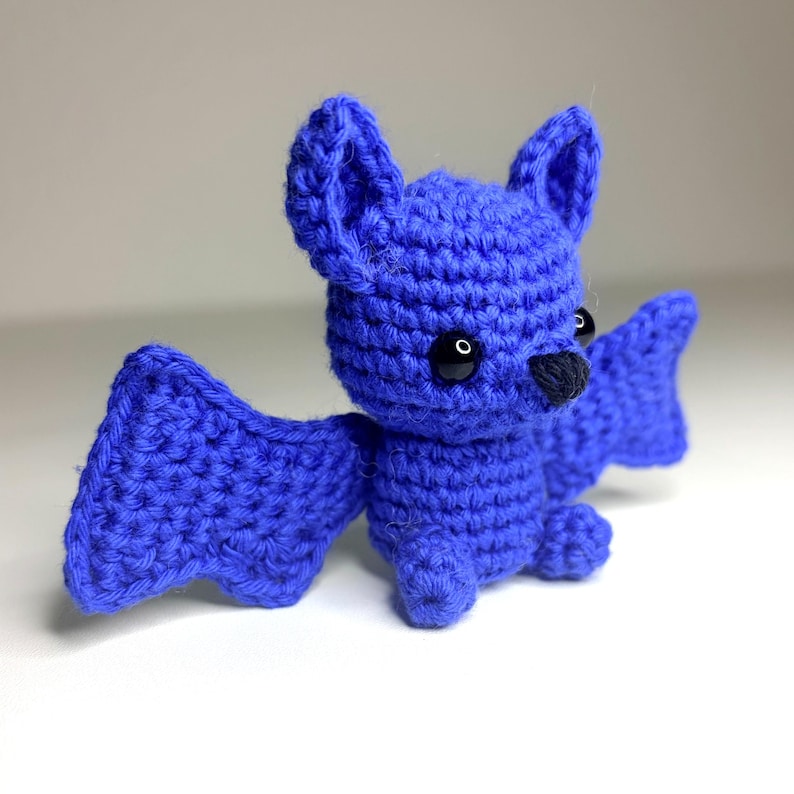 Litet virkmönster för fladdermus | Halloween Amigurumi PDF | Posebara vingar bild 3