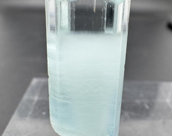 Ejemplar hexagonal de cristal de aguamarina natural (29,65 ct, Skardu, Pakistán)