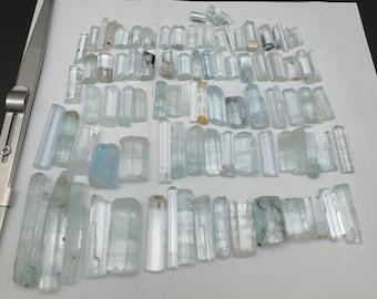 Lote de cristales de aguamarina natural, espécimen hexagonal en bruto de Skardu, Pakistán