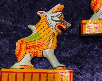 Lions ornament painted wood india handcraft jade yellow wooden a animal  figures