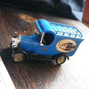 electric blue delivery van made in England collectable souvenir nostalgia memorabilia toys boys with original packaging and certificate