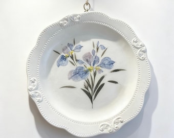 Hand-painted Floral Decorative Plate Embossed Ceramic Art Plate Wall Hanging Plaque for Home Decor, Creative Housewarming Gift New Home Gift